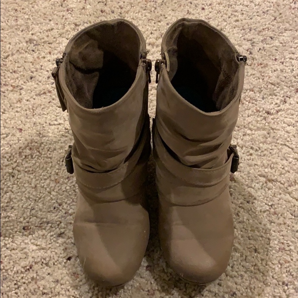Wedge heel girls bootie